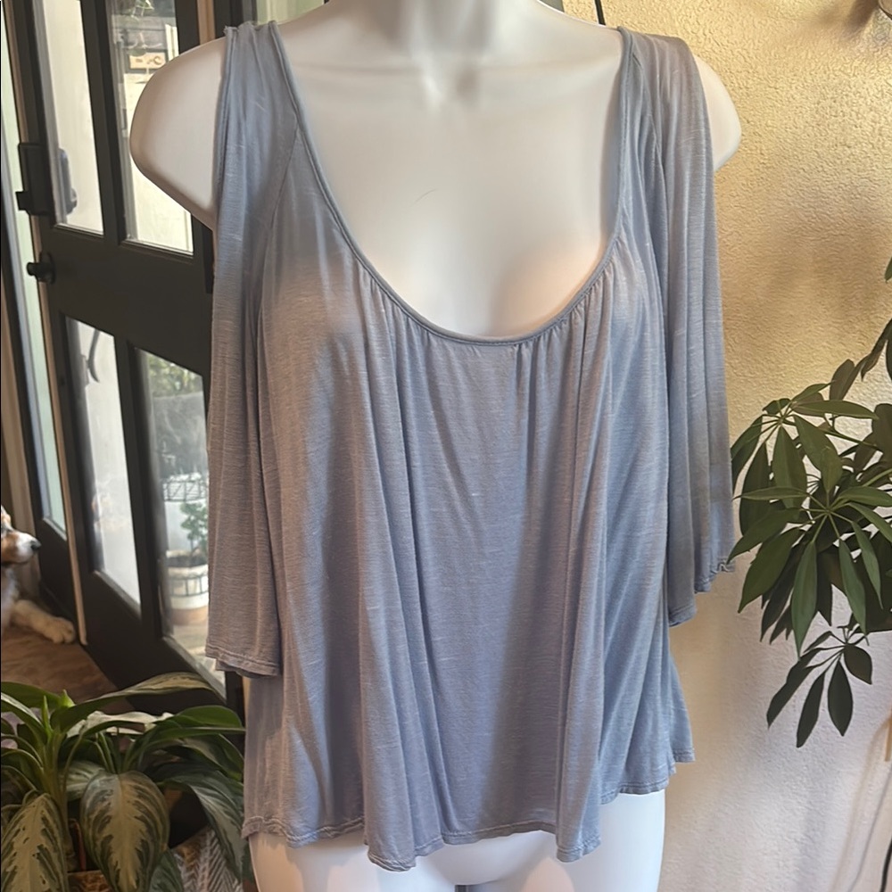 Open shoulders top